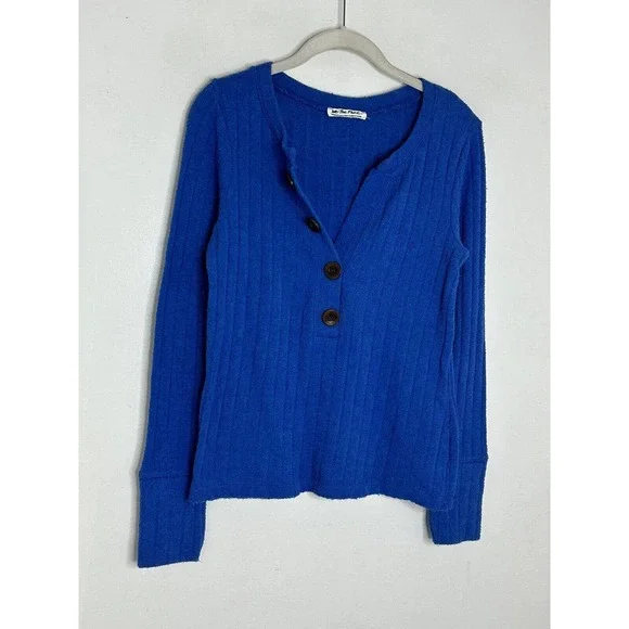 WE THE FREE Women's Long Sleeve Blue Henley Button Sweater Top Sz M - Picture 2 of 6